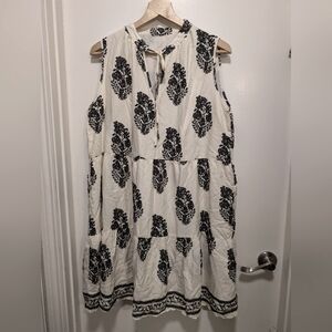 Sleeveless White and Black Leaf Print Dress NWTgs